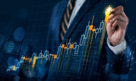 Thị trường chứng khoán ngày 21/8: Cổ phiếu ngân hàng bùng nổ, VN-Index tiến sát mốc lịch sử 1.700 điểm