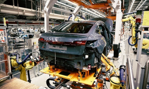 Volkswagen và Audi tạm dừng sản xuất xe điện