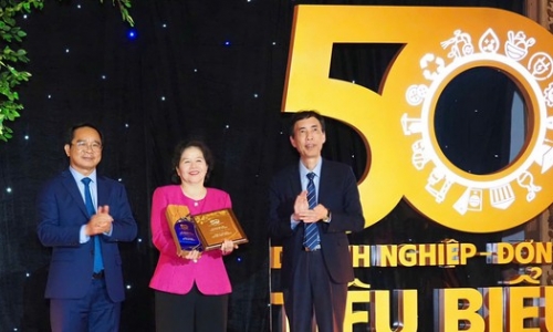 Vinamilk được vinh danh là doanh nghiệp tiêu biểu của TP.HCM nhân kỷ niệm 50 năm thống nhất đất nước