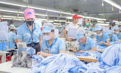 Tranh thủ Mỹ ngưng thuế, Tập đoàn Dệt May Việt Nam quyết tâm về đích các đơn hàng quý 2 trong 90 ngày 