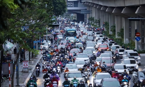 Hà Nội đẩy mạnh lộ trình 'cấm xe xăng': Ông lớn nào sẽ thắng lớn trong sân chơi điện hóa phương tiện?