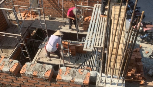 Giá vật liệu xây dựng tăng cao, chủ nhà và chủ thầu cùng 'méo mặt'