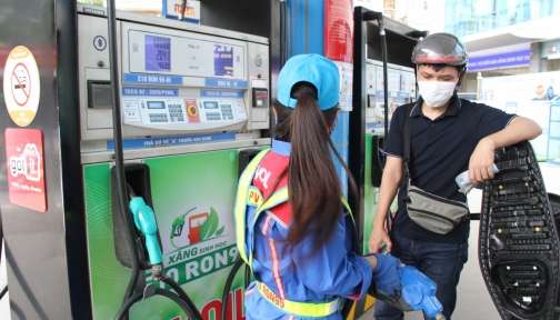 Giá xăng vượt 20.000 đồng/lít, tăng mạnh cùng các mặt hàng dầu