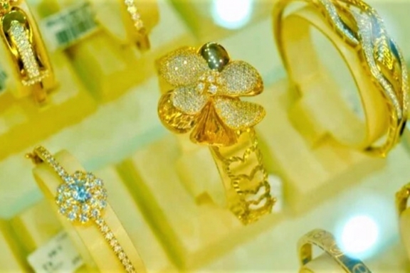 Cuối tuần, giá vàng đảo chiều giảm mạnh