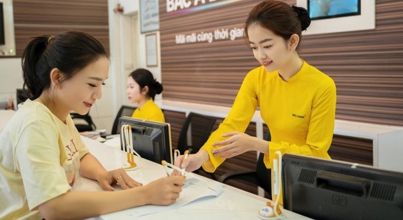 Lãi suất tiền gửi đồng loạt giảm, khi nào lãi suất tiền vay giảm?