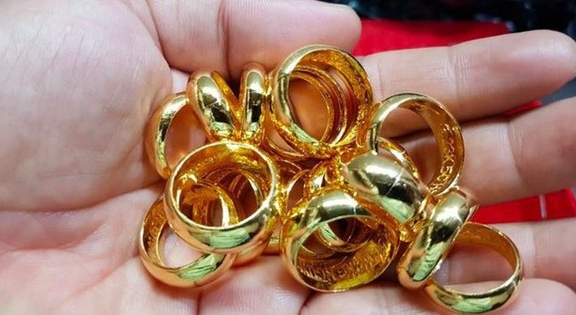 Vàng nhẫn áp sát 99 triệu đồng