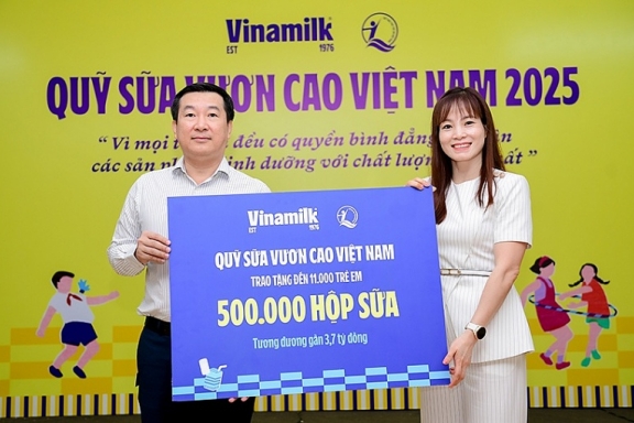 Vinamilk khởi động Quỹ sữa Vươn cao Việt Nam năm 2025 đúng dịp kỷ niệm 50 năm đất nước thống nhất