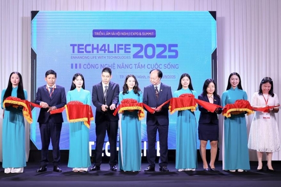 Sacombank giới thiệu loạt giải pháp quản lý tài chính tại Tech4Life 2025