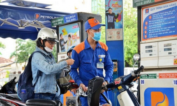 Giá xăng tiếp tục tăng, RON95 lên mức cao kỷ lục