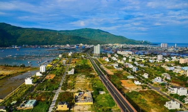 Tin bất động sản ngày 27/5: Hàng loạt khách sạn, trụ sở công ty xây dựng trái quy hoạch trên đất quốc phòng tại Khánh Hòa