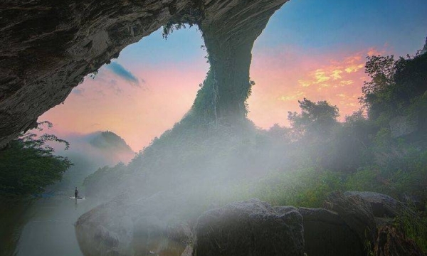 Trung Quốc: Cây cầu thiên nhiên kỳ lạ “Tiên Nhân” bắc ngang qua hai ngọn núi