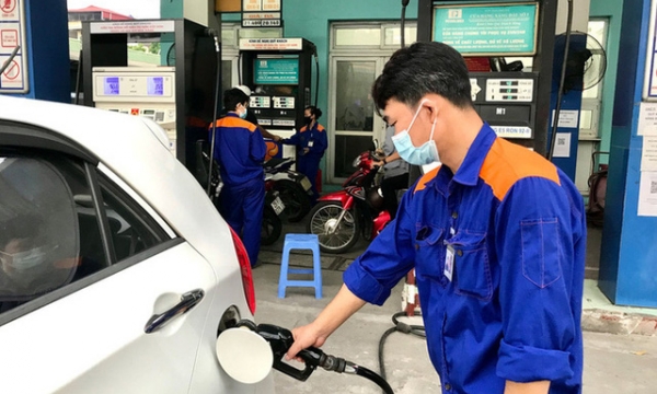 Đề xuất giảm 10% thuế nhập khẩu xăng, hỗ trợ sản xuất và tiêu dùng