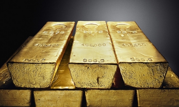 Vàng giảm mạnh xuống mức thấp nhất trong 2 năm