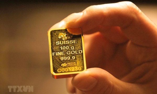 Giá vàng thế giới thêm một phiên 'lao dốc'