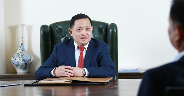 Phát Đạt (PDR) lên tiếng việc cổ phiếu giảm sàn 10 phiên liên tiếp với hơn 120 triệu cổ phiếu 'chất sàn' không ai mua