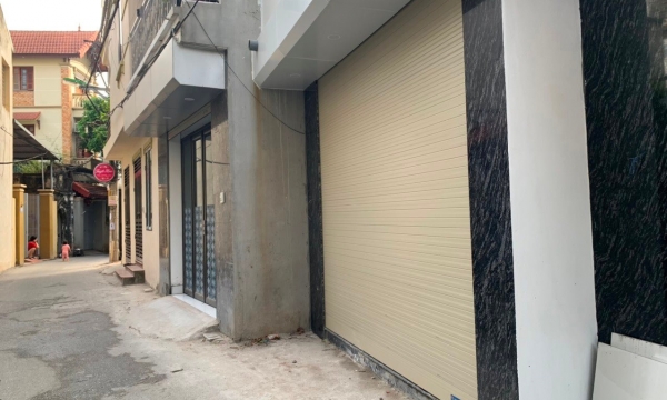 Mua nhà xây sẵn trong ngõ: Bức xúc nhà mới xây nhưng đã thấm dột, nứt nóc nhà