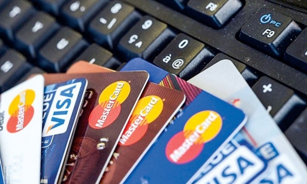 Nhiều ngân hàng tăng mạnh lãi suất thẻ tín dụng