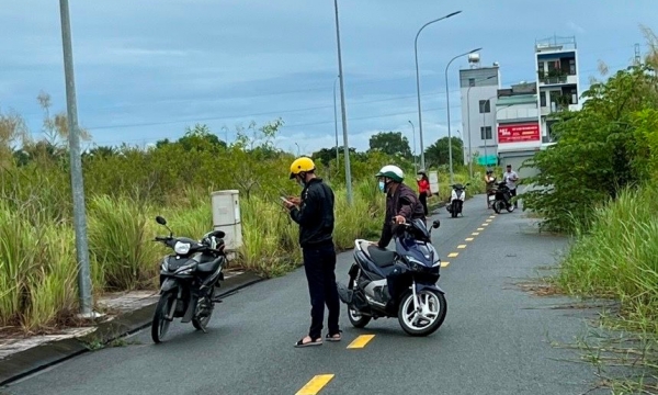 Nhà đầu tư bất động sản: “Mấy tháng nay, tôi sống bằng tiền cầm sổ đỏ”