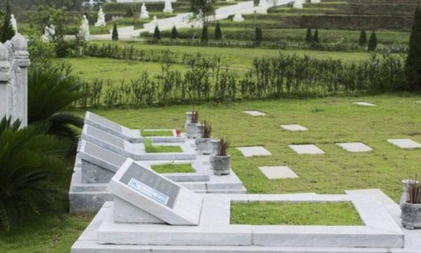 Công ty Mai táng duy nhất trên sàn bỗng tăng trưởng đột biến, lãi lớn nhờ bán bình, quách, mộ đá, P/E chỉ 0,14 lần