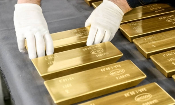 Giá vàng hôm nay (1/3) giảm nhẹ do sức ép từ đồng USD