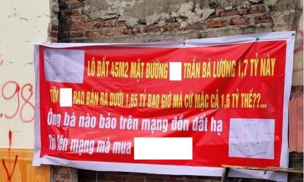 Bất động sản thời bị 'ép giá', chủ đất bức xúc treo biển 'đất hạ giá thì lên mạng mà mua'