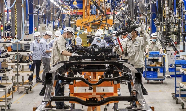 Vì sao sản xuất công nghiệp trong nước giảm mạnh?