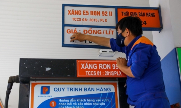 Chiều 11/5, giá xăng tiếp tục giảm mạnh hơn 1.300 đồng/lít