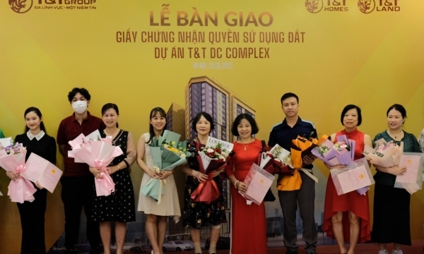 Cư dân T&T DC Complex chính thức nhận bàn giao giấy chứng nhận quyền sử dụng đất