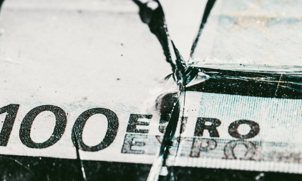 Nền kinh tế khu vực đồng euro rơi vào suy thoái