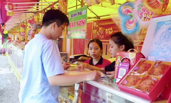 Bánh Trung Thu đua nhau giảm giá, biểu hiện kinh tế tụt dốc