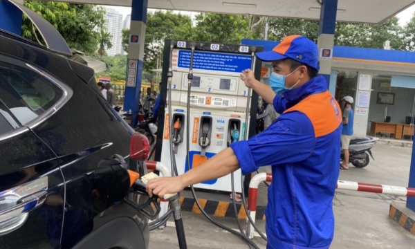 Lùi ngày điều chỉnh giá xăng dầu