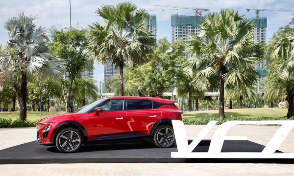 Với 200 triệu đồng, VinFast VF 7 Base và VinFast VF 7 Plus khác nhau như thế nào?