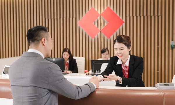 Techcombank vượt chiều gió ngược, trả cổ tức năm 2024