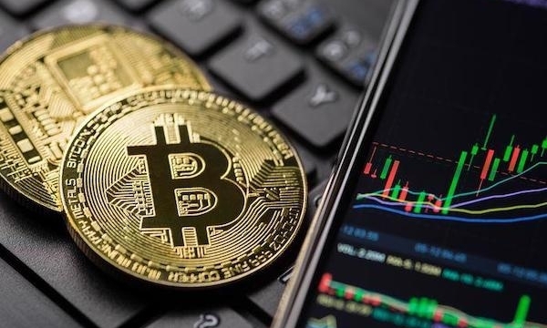 Khóc cười với “cơn sốt” Bitcoin Bài 4: Bẫy đa cấp tiền ảo và những con 'thiêu thân'