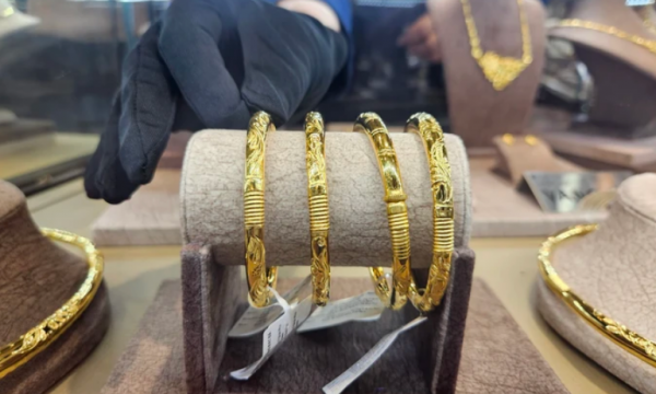 Giá vàng thế giới giữ ở mức cao, SJC vượt 79 triệu đồng/lượng