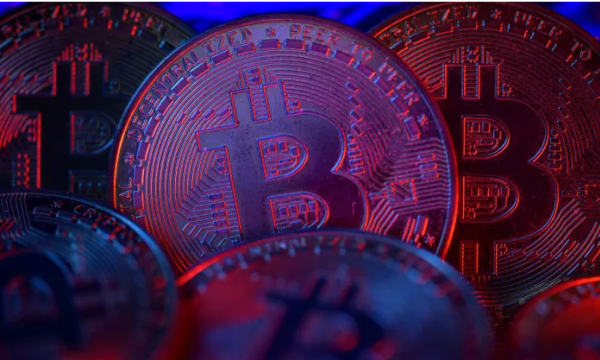 Bitcoin đạt mức 62.000 USD điều gì đang diễn ra trên thị trường tiền điện tử?