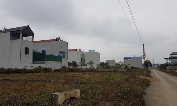 Bi hài bán đất nhờ... 'tâm linh'?