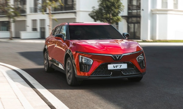 VinFast VF 7 so kè Mazda CX-5: Xe điện vận hành, an toàn vượt trội, chi phí ‘nuôi’ xe rẻ hơn