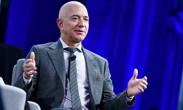 Tỷ phú Jeff Bezos bán cổ phiếu Amazon sau khi cổ phiếu đạt mức cao kỷ lục
