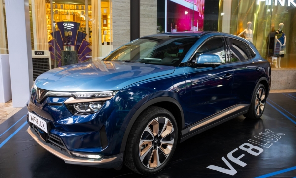 Chủ xe ô tô điện lí giải ‘cơn bão' VF 8 Lux: ‘Hãng luôn lắng nghe khách hàng, xe luôn cập nhật bắt kịp...