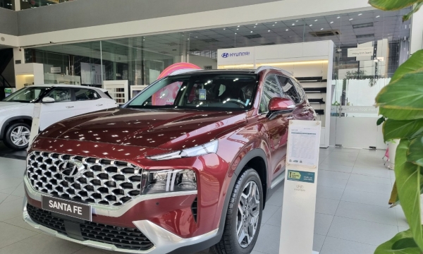 Đại chiến Toyota Fortuner và Everest, Hyundai Santa Fe giảm giá sập sàn tại đại lý, rẻ như xe hạng C