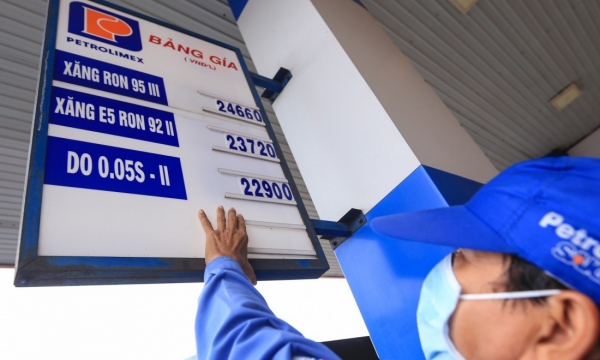 Giá xăng RON 95 giảm về dưới 20.000 đồng/lít