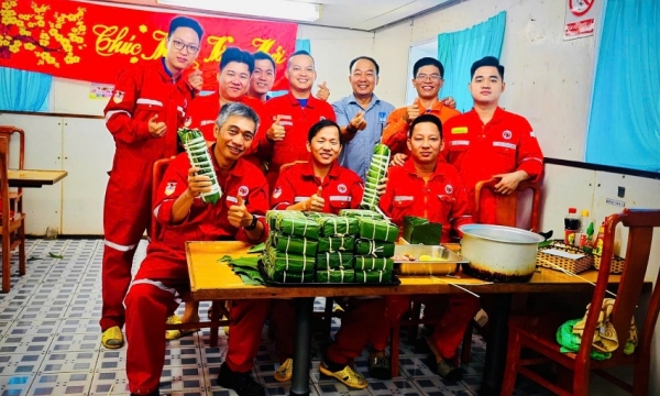 Không khí đón Tết giữa biển khơi