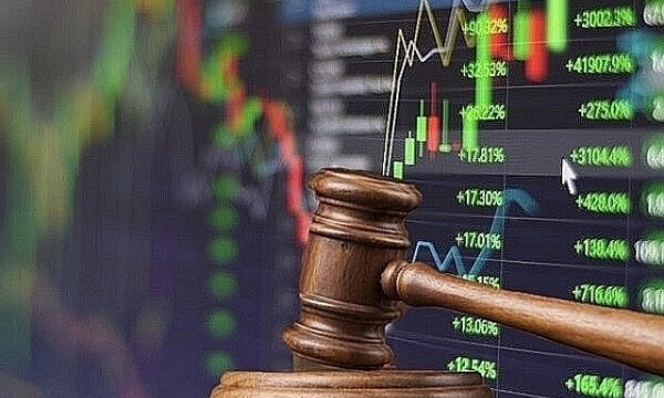 Vì sao công ty Bách Việt chậm công bố thông tin khi không đủ điều kiện là công ty đại chúng?