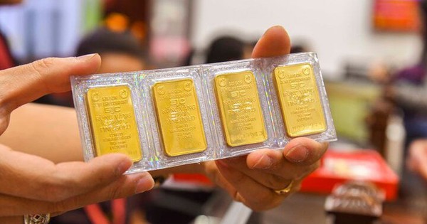 Giá vàng giảm sau khi lập kỷ lục mới