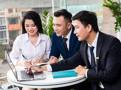 Sự thật 'dở khóc dở cười' về mức lương 'trong mơ' của nhân viên bảo hiểm