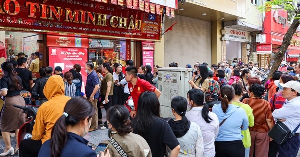 Giá vàng biến động, vì sao nhiều người 'gãy cầu'?