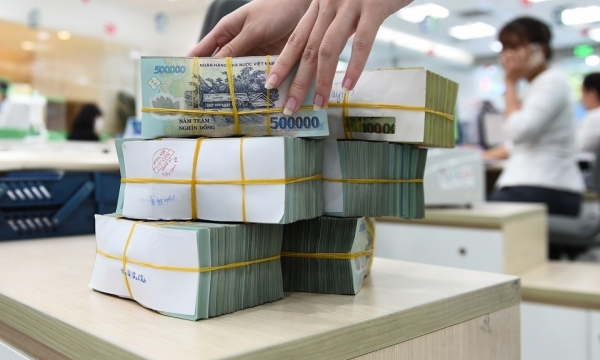 Tiền gửi dân cư lập kỷ lục mới, tiền gửi doanh nghiệp tiếp tục xu hướng giảm