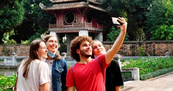 Từ 15/8/2025, miễn thị thực cho công dân 12 nước vào Việt Nam du lịch