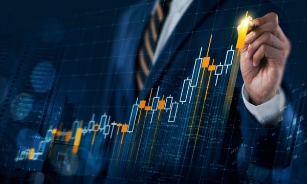 Thị trường chứng khoán ngày 21/8: Cổ phiếu ngân hàng bùng nổ, VN-Index tiến sát mốc lịch sử 1.700 điểm